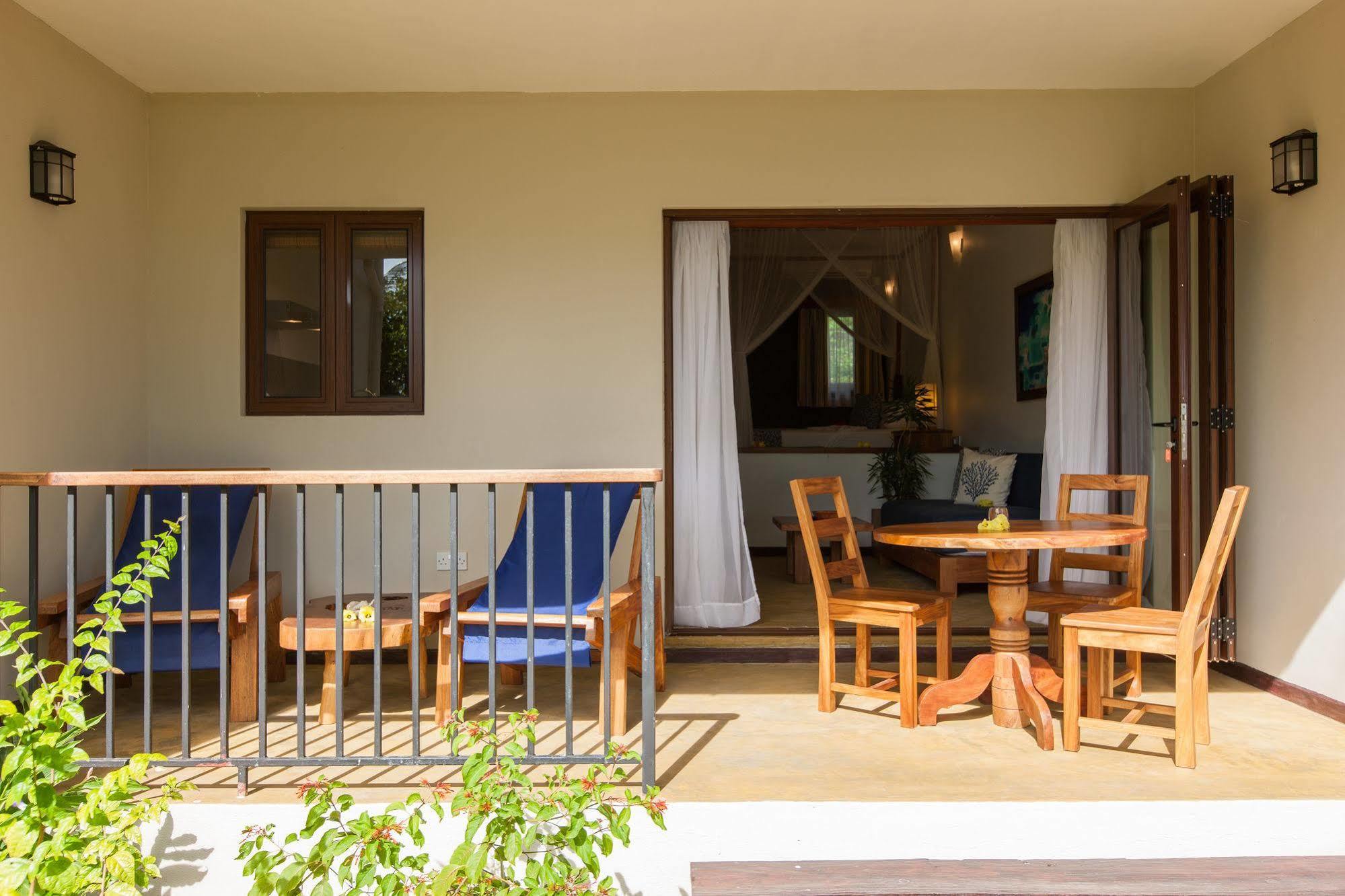 L'Hirondelle Guest House Anse Volbert Village Exterior foto
